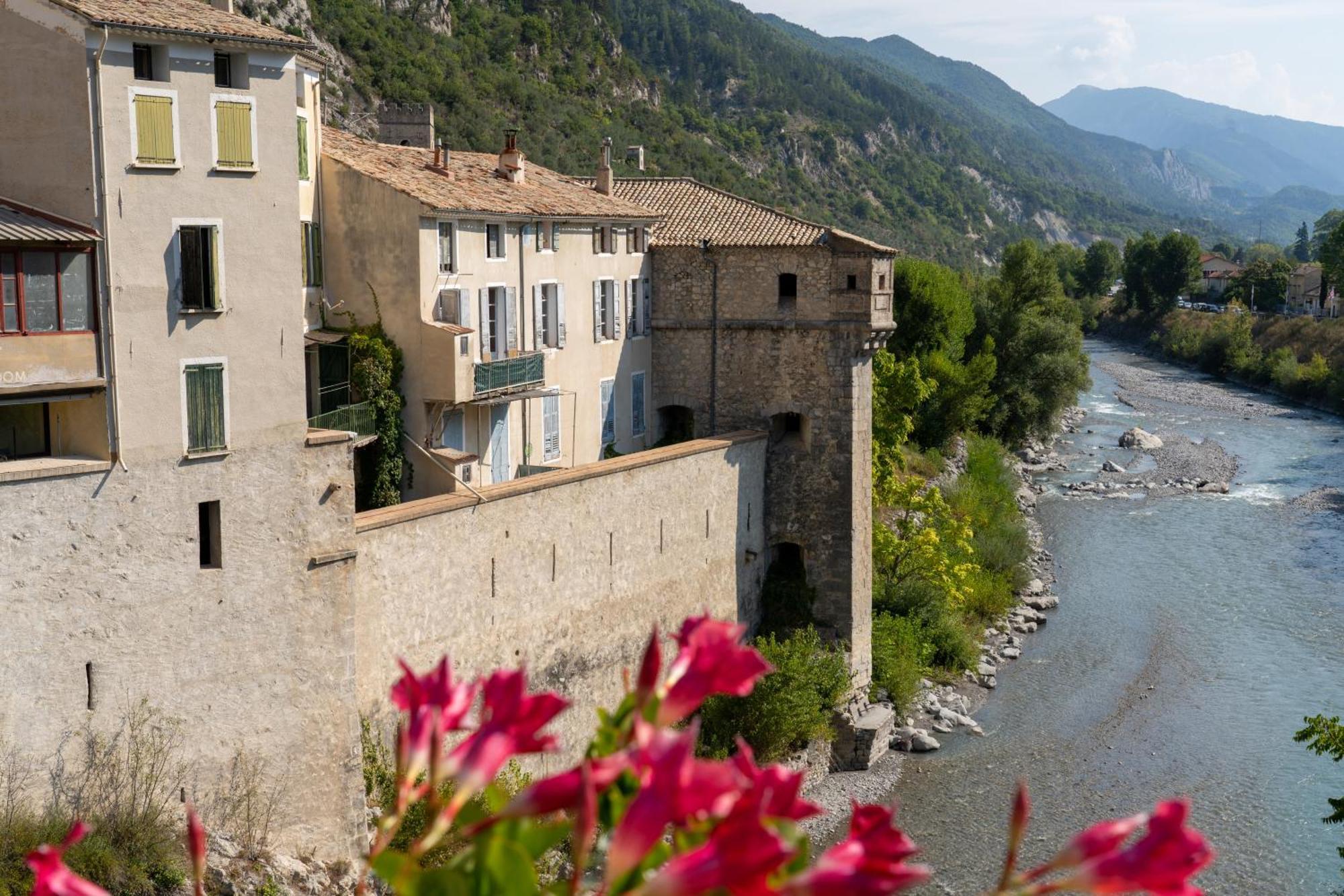 L'Orbitelle Apartment Entrevaux Luaran gambar